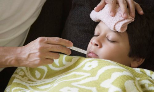 تب کودکان و مراقبت از آنها در منزل
