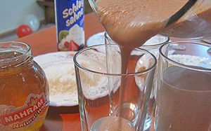 معجون چهارمغز و شیر مناسب برای افطار